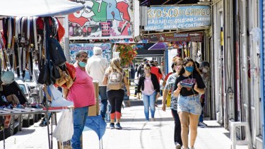 Los contagios de coronavirus en Neuquén se estacionaron en un nivel alto