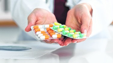 Los profesionales de la salud señalan que, de seguir esta tendencia, para el 2050 habrá más muertes por resistencia antimicrobiana que por el cáncer. 