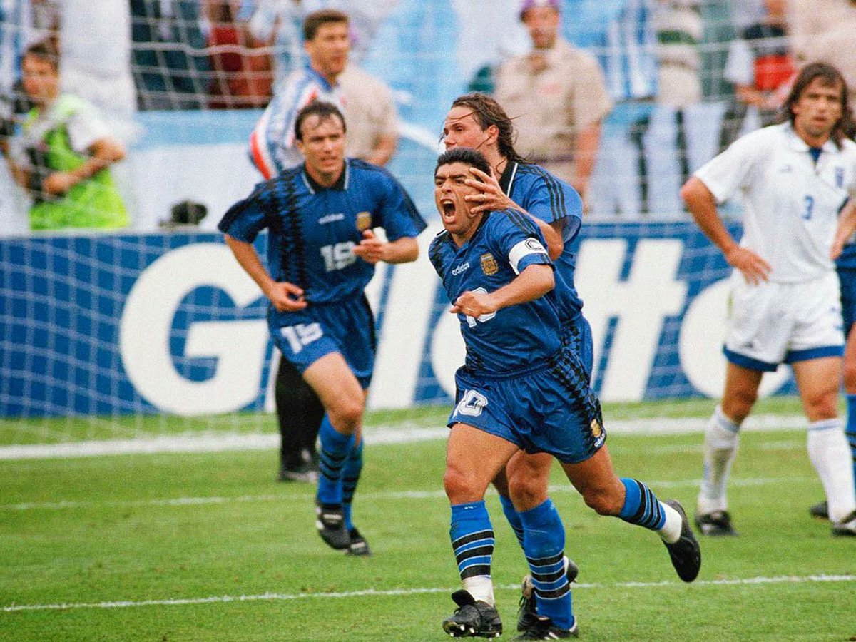 El gol a Grecia, en el Mundial 94, fue uno de los momentos icónicos del Diez.