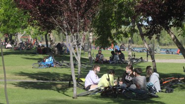 Las juntadas en el río para matear y charlar por ahora están prohibidas. (Foto: Oscar Livera)