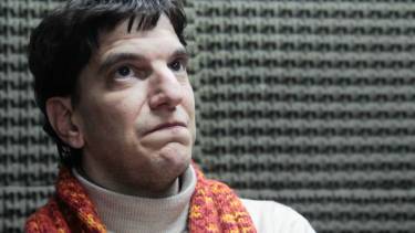 Nicolás Prividera  compite con "Adiós a la memoria" en el Festival de Cine de Mar del Plata.