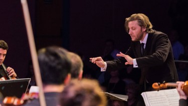 Orquesta Sinfónica de la Provincia de Río Negro, dirigida por el maestro Fabrizio Danei.