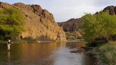 El río Pichi Leufu es uno de los lugares preferidos por los pescadores en el inicio de la temporada. Foto: gentileza. 