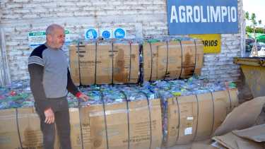 Hugo Curzel, titular de Ambiente del municipio, indicó que está en marcha el programa Agrolimpio. (Foto Néstor Salas)
