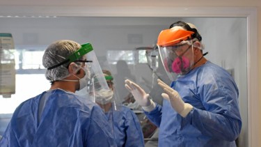 Hay 4.397 personas internadas en terapia intensiva.