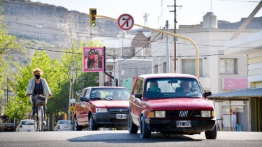 Autorizan la apertura de comercios durante el feriado de este lunes en Regina