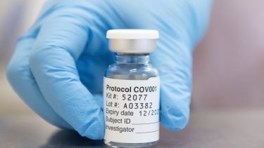 Interpol advierte sobre eventual actividad delictiva en torno a las vacunas de coronavirus. 