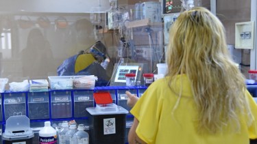 El sector salud viene de un año con salarios congelados, pero trabajo sobreexigido. Foto: archivo Florencia Salto.