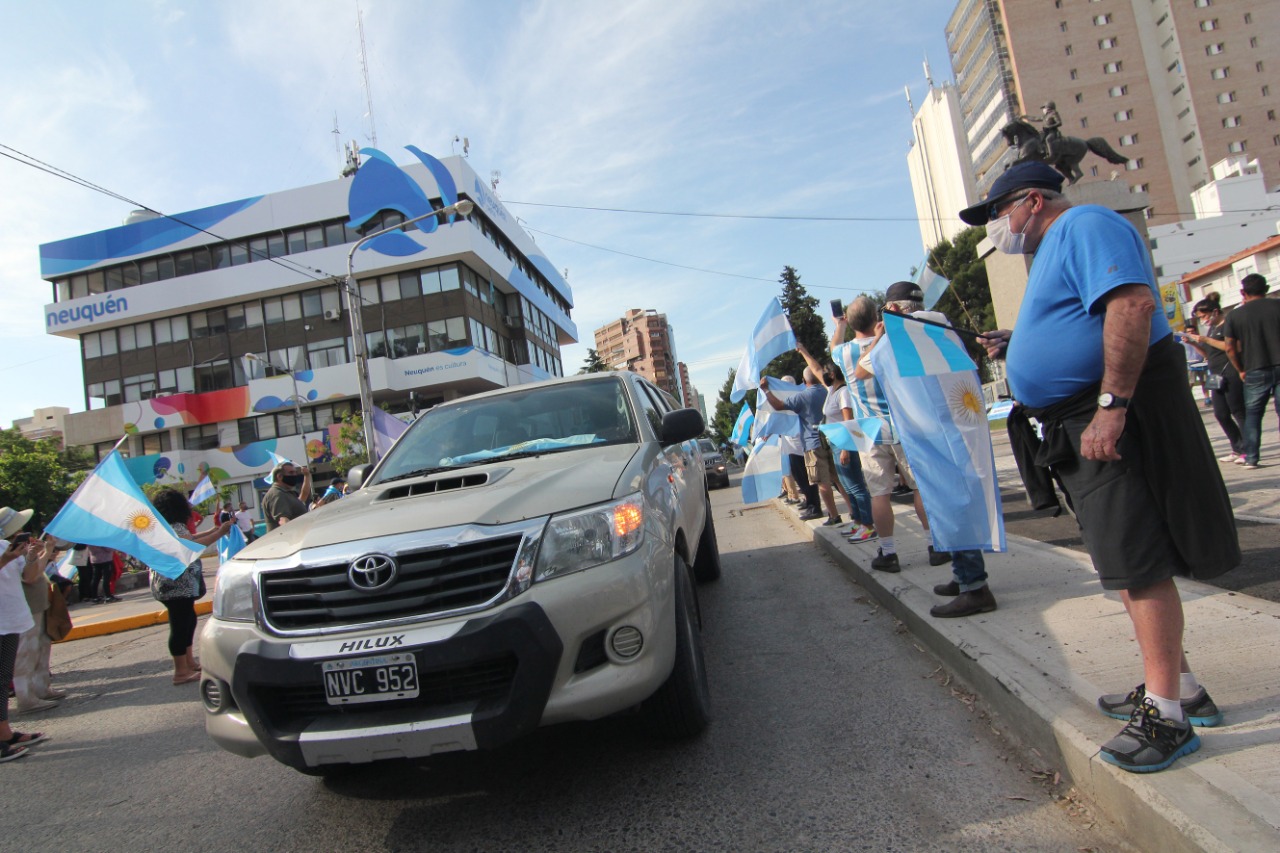 Los vehículos fueron protagonistas de la movilización en Neuquén. Foto: Oscar Livera.
