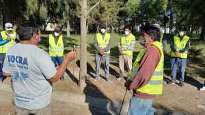 En marcha el operativo de limpieza en calles, veredas y plazas de Viedma