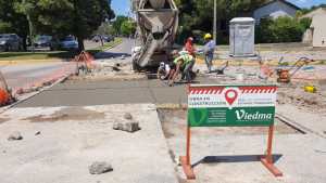 Continúan en Viedma las reparaciones de bocacalles de hormigón