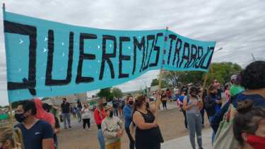 Desocupados de Catriel plantaron campamento en el Municipio