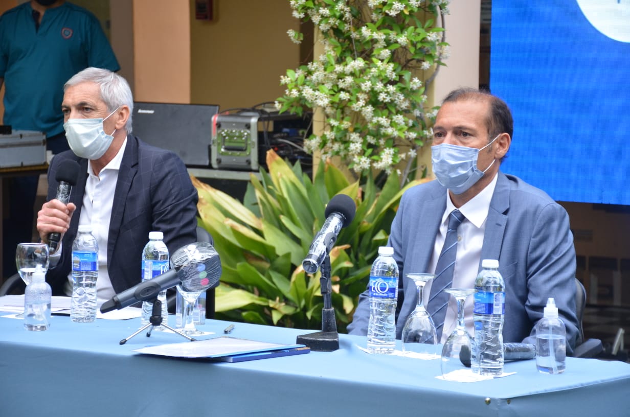 El gobernador Gutiérrez y el ministro Pons encabezaron el anuncio esta tarde en Casa de Gobierno. Foto: Yamil Regules.