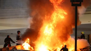 El terrible accidente de Grosjean en la Fórmula 1: salió del auto envuelto en llamas