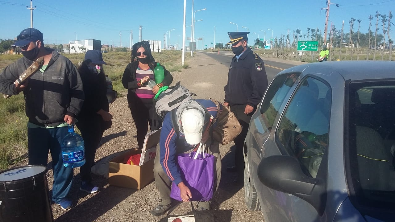 Detuvieron a un dirigente de Aten mientras se trasladaba hacia Neuquén capital para apoyar el reclamo de las organizaciones sociales. (Foto: Gentileza)