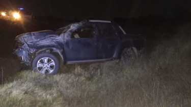 Está en investigación el motivo por el que el conductor perdió el control de la camioneta en Senillosa. Foto: Gentileza