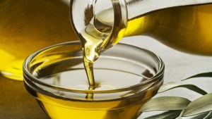 Emprendedores de Viedma: ¿sabías que hacían este aceite de oliva? Se llama «Viejo Puente Molina»