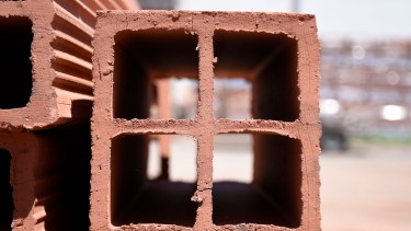 Obras públicas casi  paralizadas y construcción privada a bajos niveles golpean a los trabajadores. 