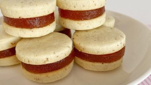 Alfajorcitos de membrillo y nuez sin gluten