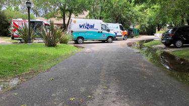 Las ambulancias que llegaron al barrio privado San Andrés. 