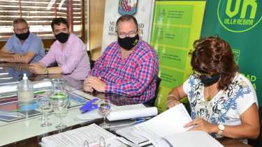 Se conocieron las ofertas para la reconstrucción de la calle Libertad en Regina. (Foto Néstor Salas)