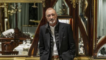 Pérez-Reverte aclaró que "Línea de fuego" no es una novela política.