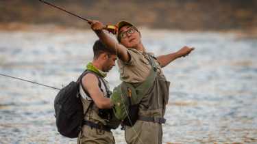 La temporada de pesca  comenzó en Neuquén con más de 6000 permisos vendidos en una semana. (Foto: Patricio Rodríguez)