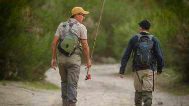 La temporada de pesca  comenzó en Neuquén con más de 6000 permisos vendidos en una semana. (Foto: Patricio Rodríguez)