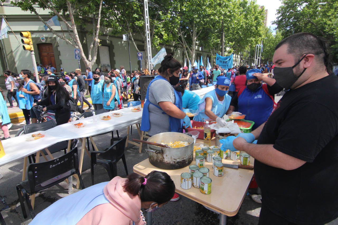 Barrios de Pie reclama mayor asistencia a los comedores en Neuquén. (Foto: archivo Oscar Livera)