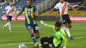 River ganó en Rosario con Bologna como figura