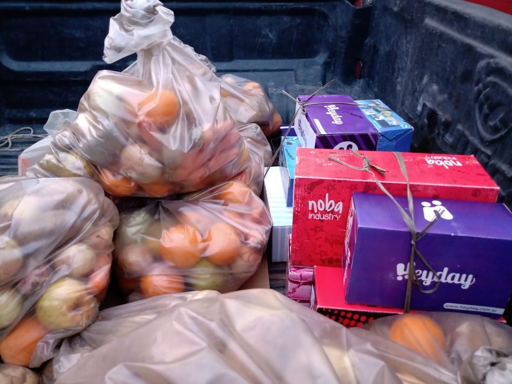 Distribuyeron alimentos y calzado para familias vulnerables. Foto: gentileza.