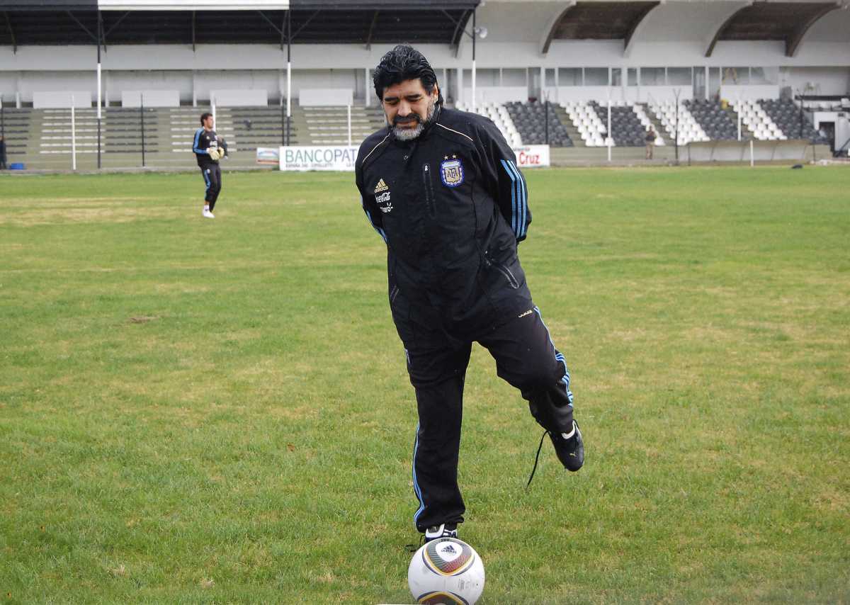 Maradona visitó la región en 2010 siendo DT de la selección.