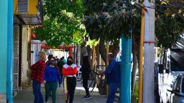 El municipio de Regina autorizó la apertura de comercios durante el feriado de este lunes. (Foto Néstor Salas)