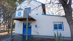 Robaban asado y fernet en Roca: los descubrió la policía