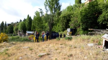 Hoy a las 7 policías y fiscales restituyeron el predio fiscal tomado a la municipalidad de Bariloche. Gentileza