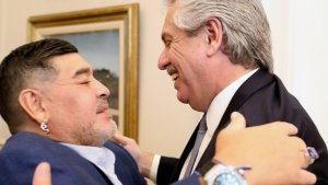 Fernández decretó tres días de duelo por la muerte de Maradona