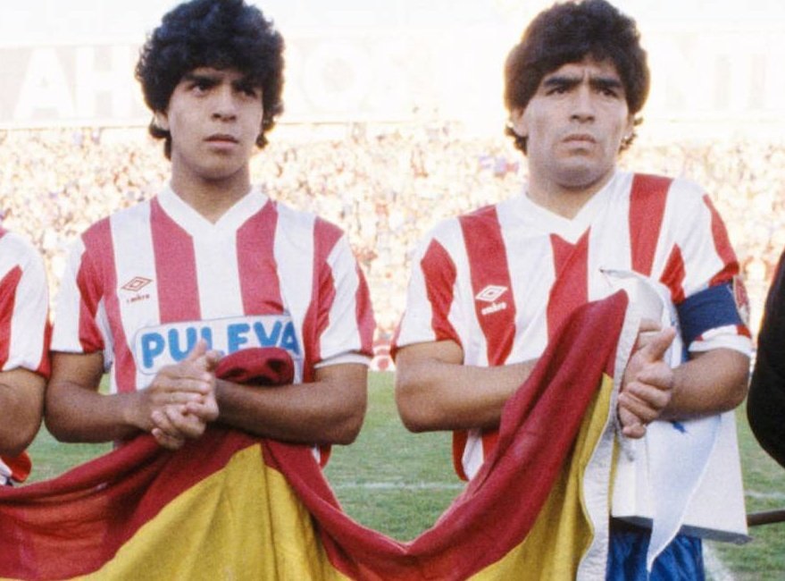 Lalo y Diego Maradona, en su juventud. Foto: gentileza.-