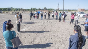 En medio del conflicto, Soria entregó terrenos a familias que habían sido desalojadas del predio del Tiro Federal. (foto: getileza)