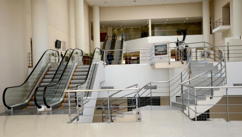 La Legislatura cuenta con cuatro escaleras mecánicas desde que se inauguró en 2007. Foto: archivo.