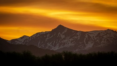Belleza pura. San Martín de los Andes al caer el sol. Foto: Patricio Rodríguez.