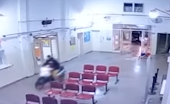 Entró a los tiros al hospital y ahora le formularon cargos por intento de homicidio