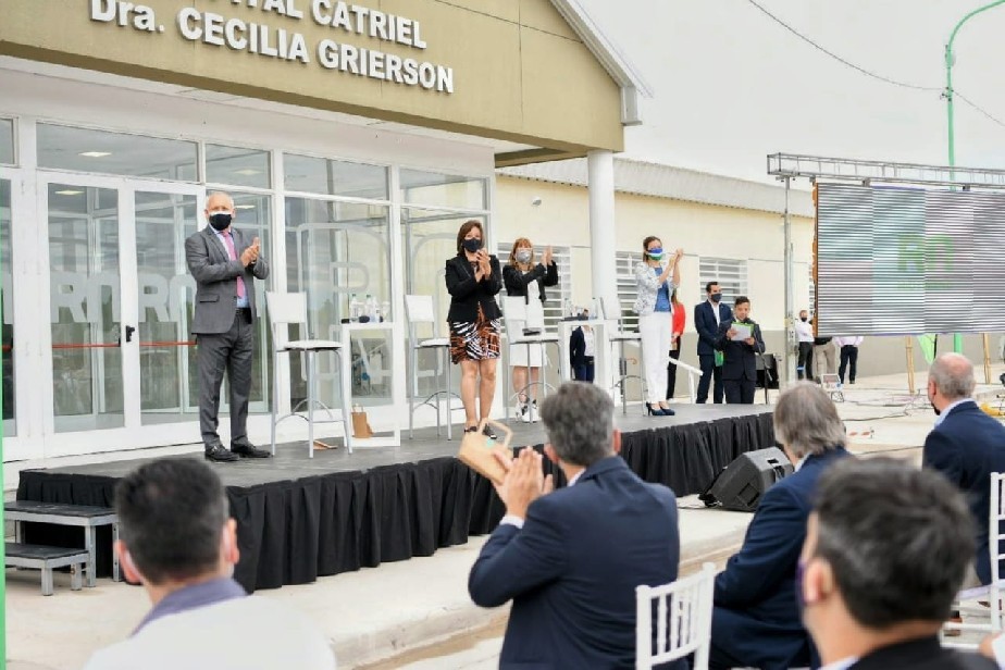 La gobernadora Arabela Carreras inauguró hoy el hospital de Catriel. El presidente no viajó porque está aislado. Gentileza
