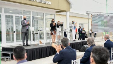 La gobernadora Arabela Carreras inauguró hoy el hospital de Catriel. El presidente no viajó porque está aislado. Gentileza