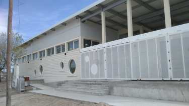 El Jardín era un reclamo histórico de los padres. Tras la paralización de la obra, se robaron materiales de construcción. (foto: gentileza)