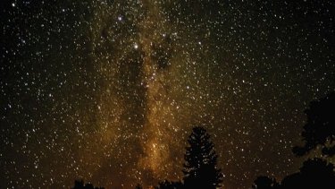 Con sus increíbles vistas nocturnas, en Junín de los Andes preparan actividades para recibir a los turistas que vayan a disfrutar del eclipse del 14 de diciembre. (Foto: Gentileza Homelodge Eco Hotel).
