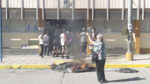 Segundo día de reclamo en las puertas del municipio de Roca