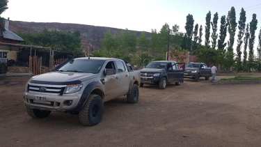 Los turistas estuvieron cuatro horas demorados y  luego se los escoltó hasta  la salida de Chos Malal. Foto: gentileza Radio Nacional  Chos Malal.