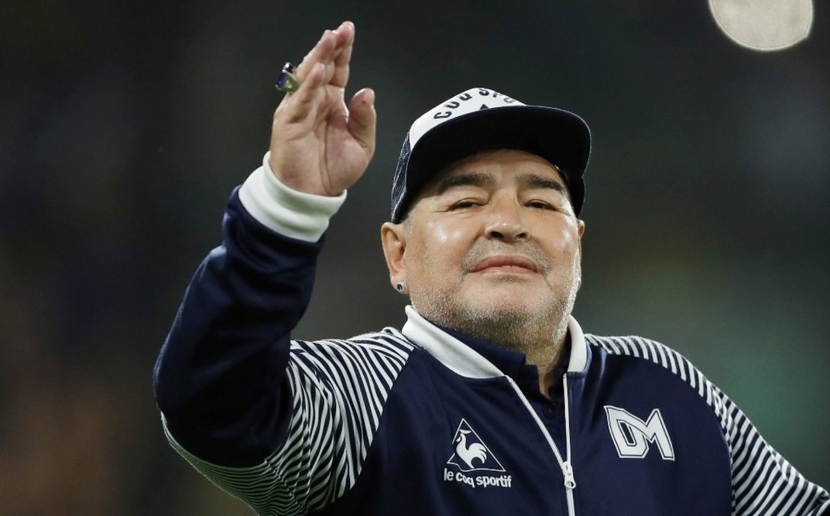 El enfermero que cuidaba a Maradona durante la noche afirmó que constató sus signos vitales antes de irse. 
