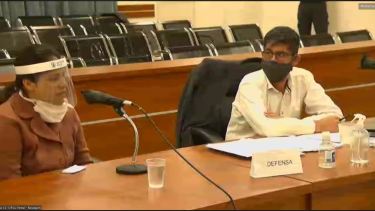 La suboficial Mardones, junto a su defensor Ronda.