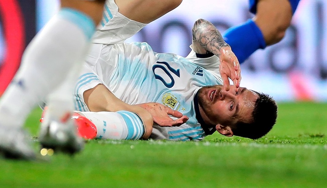 Messi anotó para Argentina contra Paraguay, pero le anularon el gol por falta previa. 